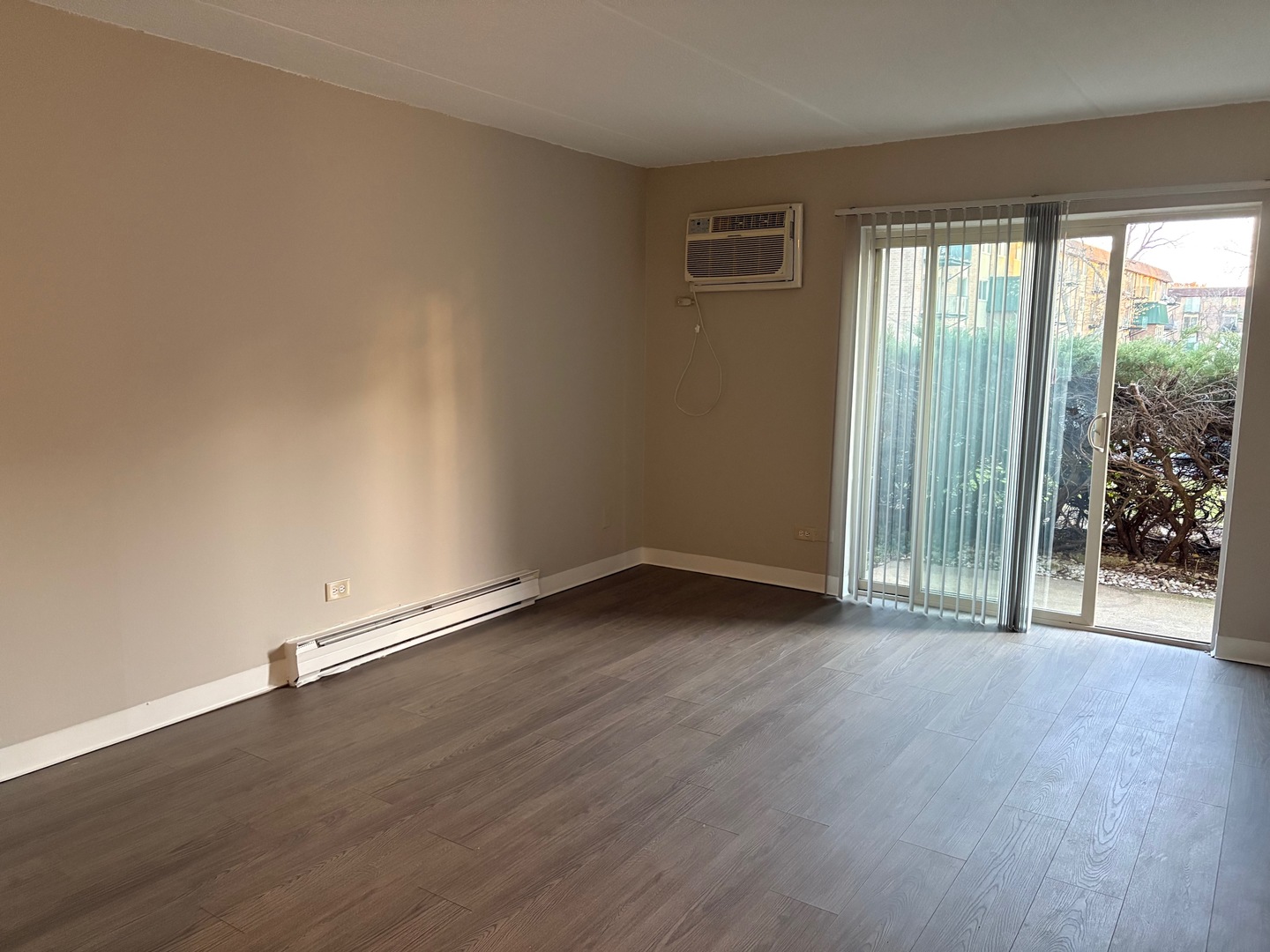 230 Springhill Drive #107, Roselle, IL 60172