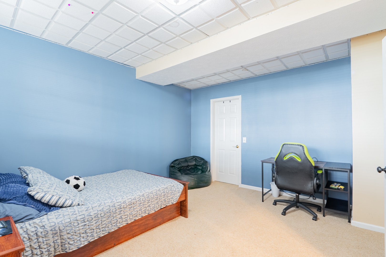 29 Knollbrook Court, Bloomington, IL 61705