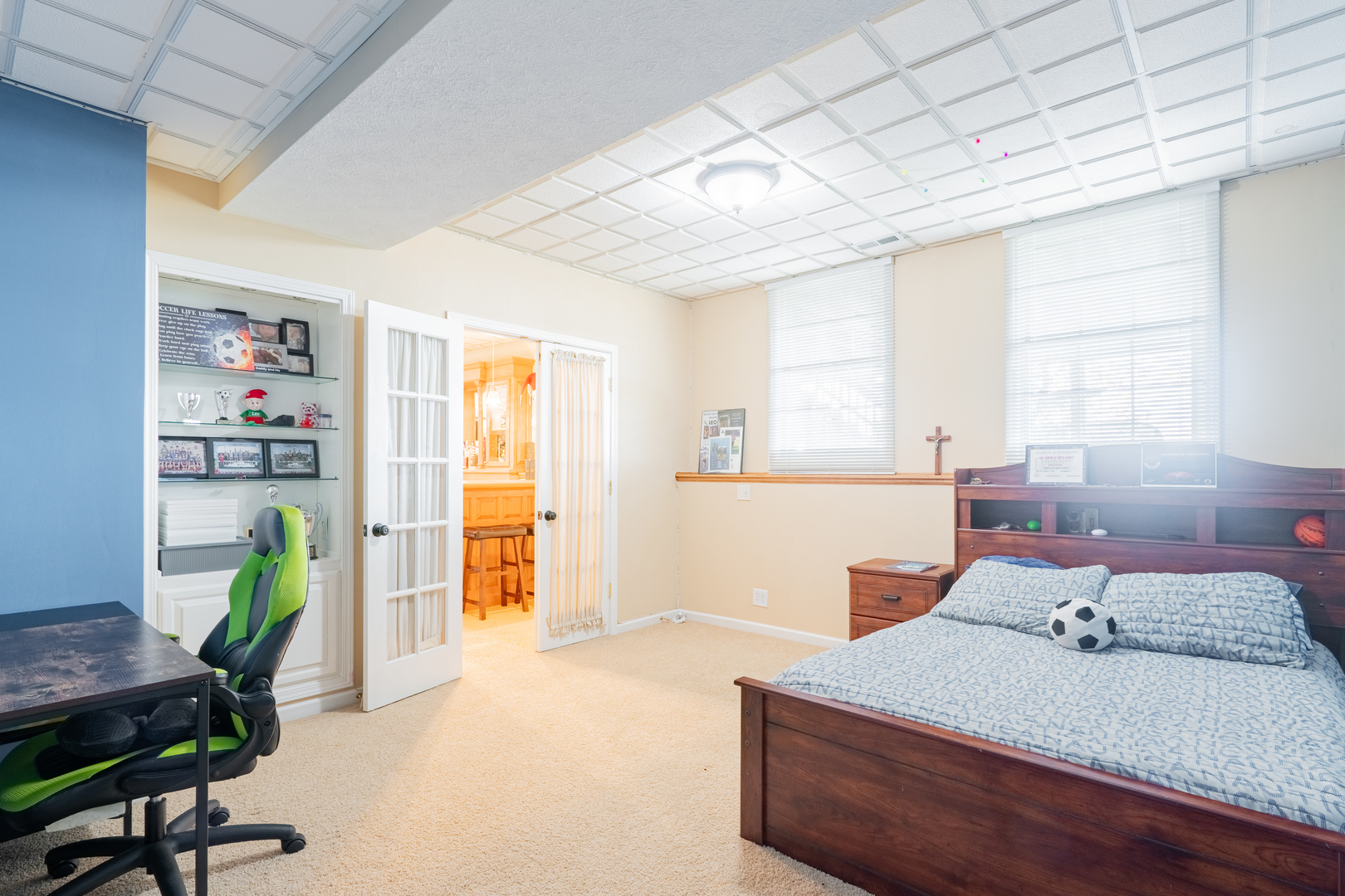 29 Knollbrook Court, Bloomington, IL 61705