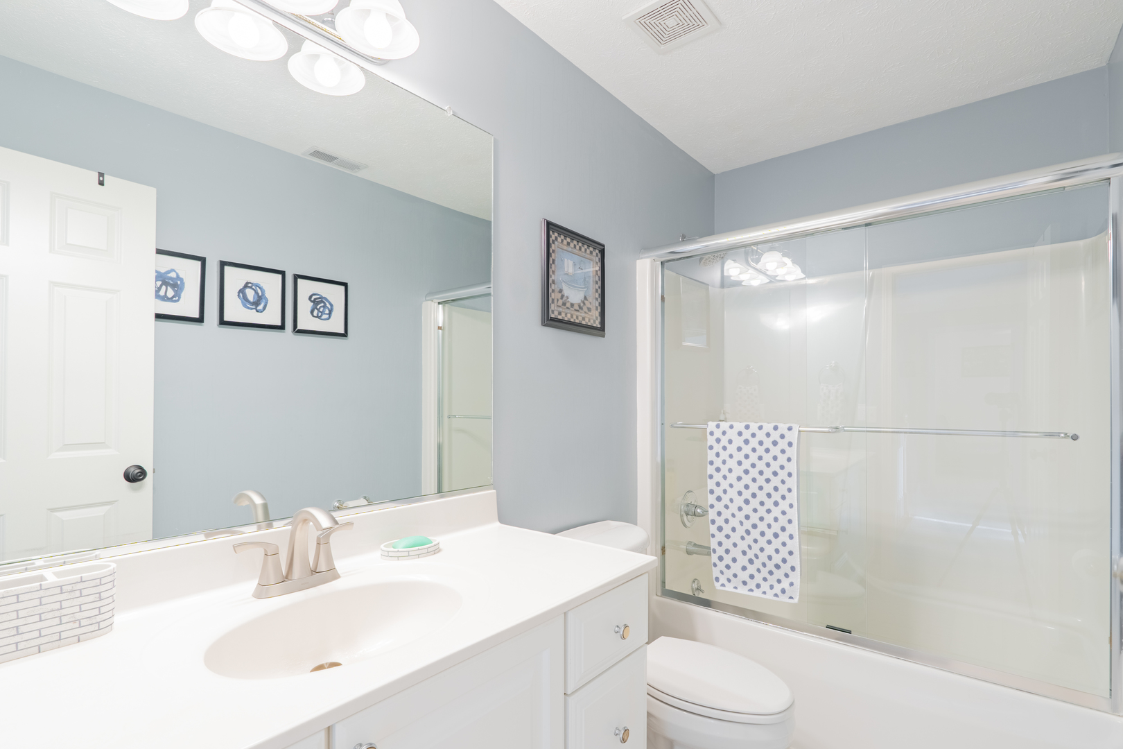 29 Knollbrook Court, Bloomington, IL 61705