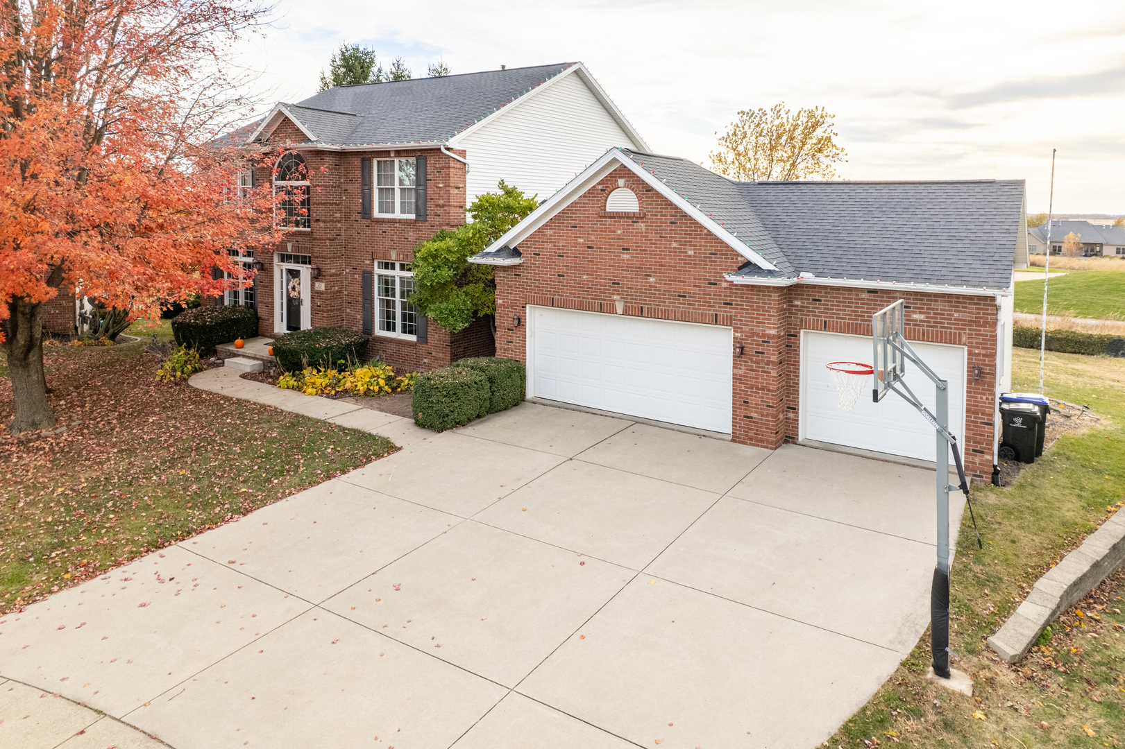 29 Knollbrook Court, Bloomington, IL 61705