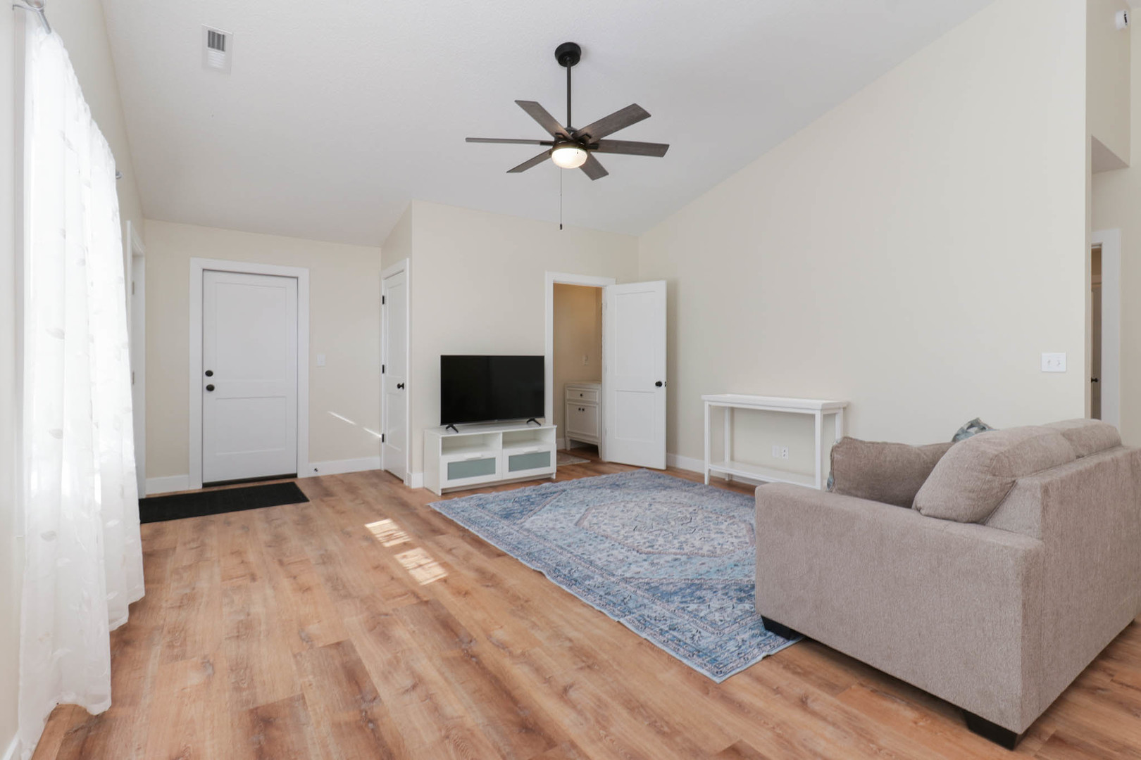 607 E 2nd Street, Delavan, IL 61734