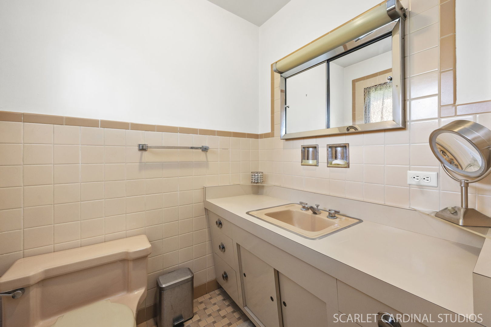 1927 Warrenville Road, Lisle, IL 60532