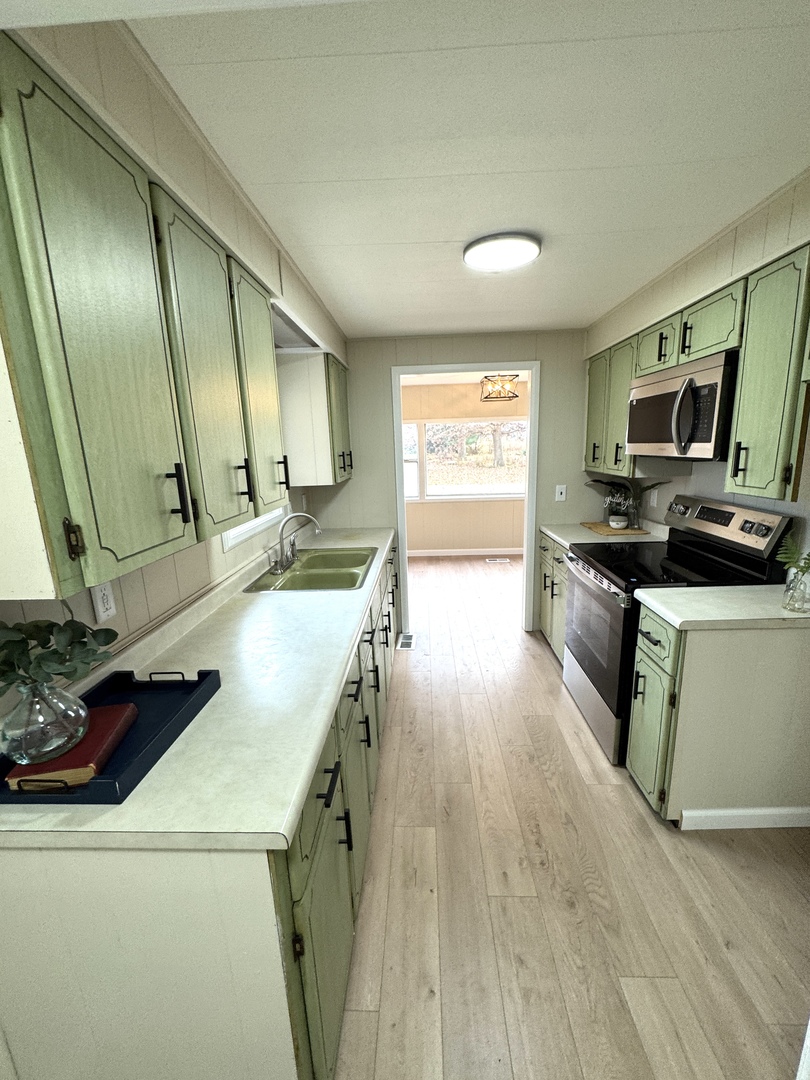 411 S Davis Street, Seatonville, IL 61359