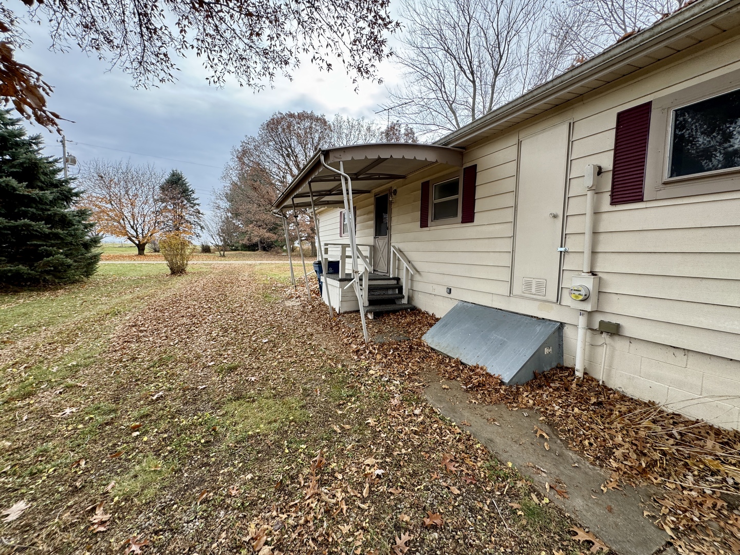 411 S Davis Street, Seatonville, IL 61359