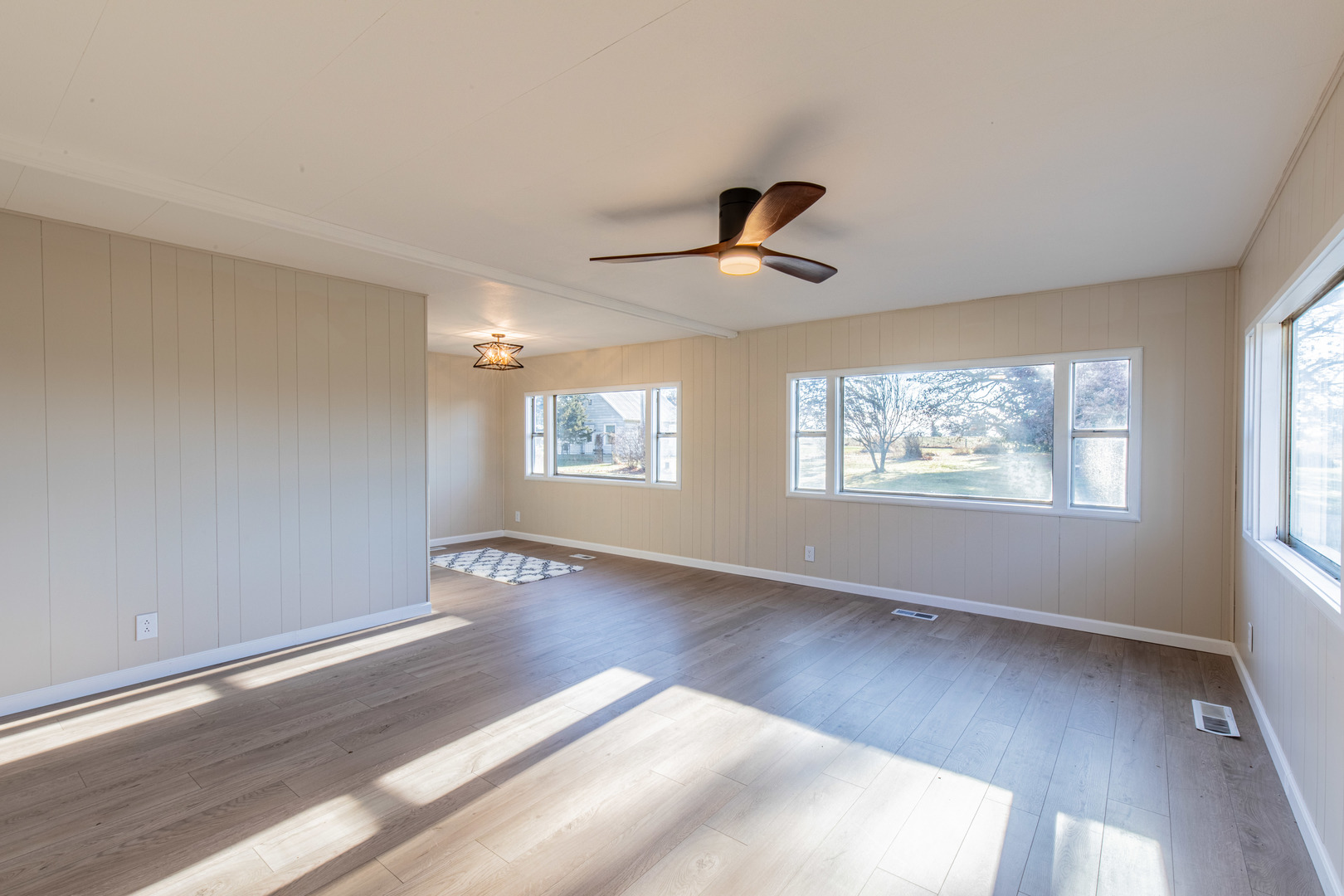 411 S Davis Street, Seatonville, IL 61359