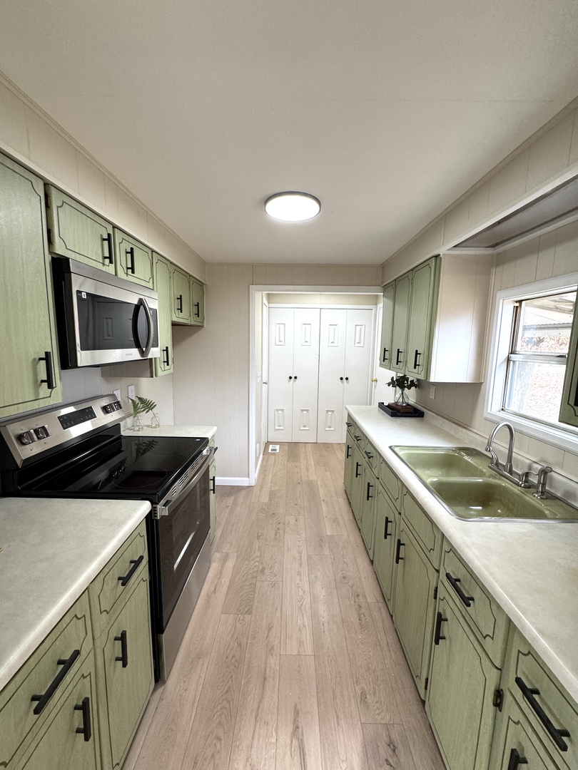 411 S Davis Street, Seatonville, IL 61359