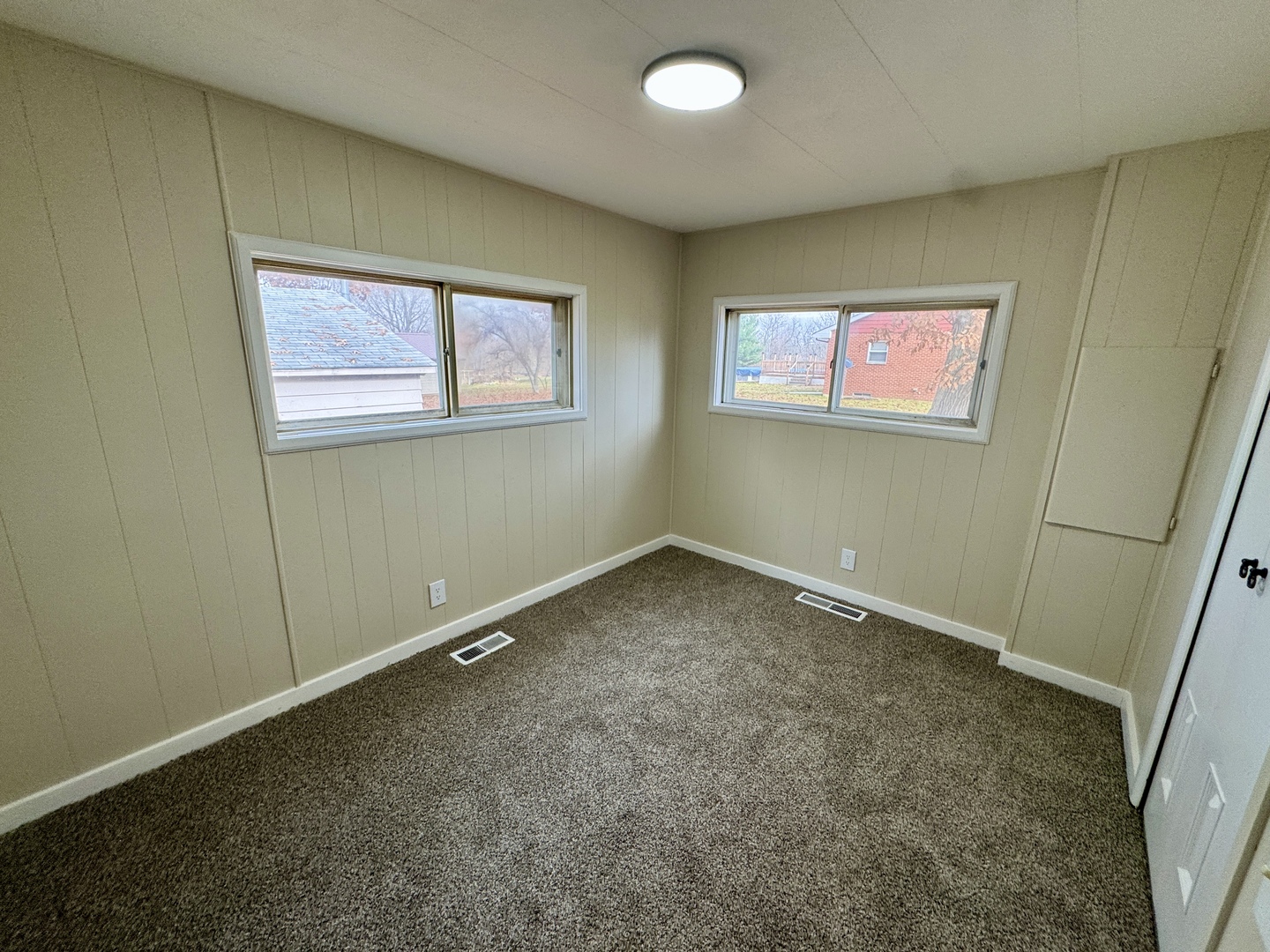 411 S Davis Street, Seatonville, IL 61359