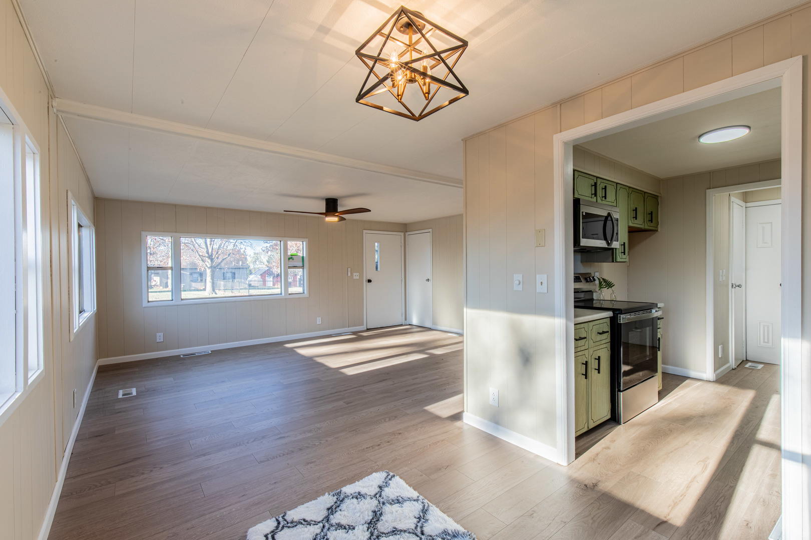 411 S Davis Street, Seatonville, IL 61359