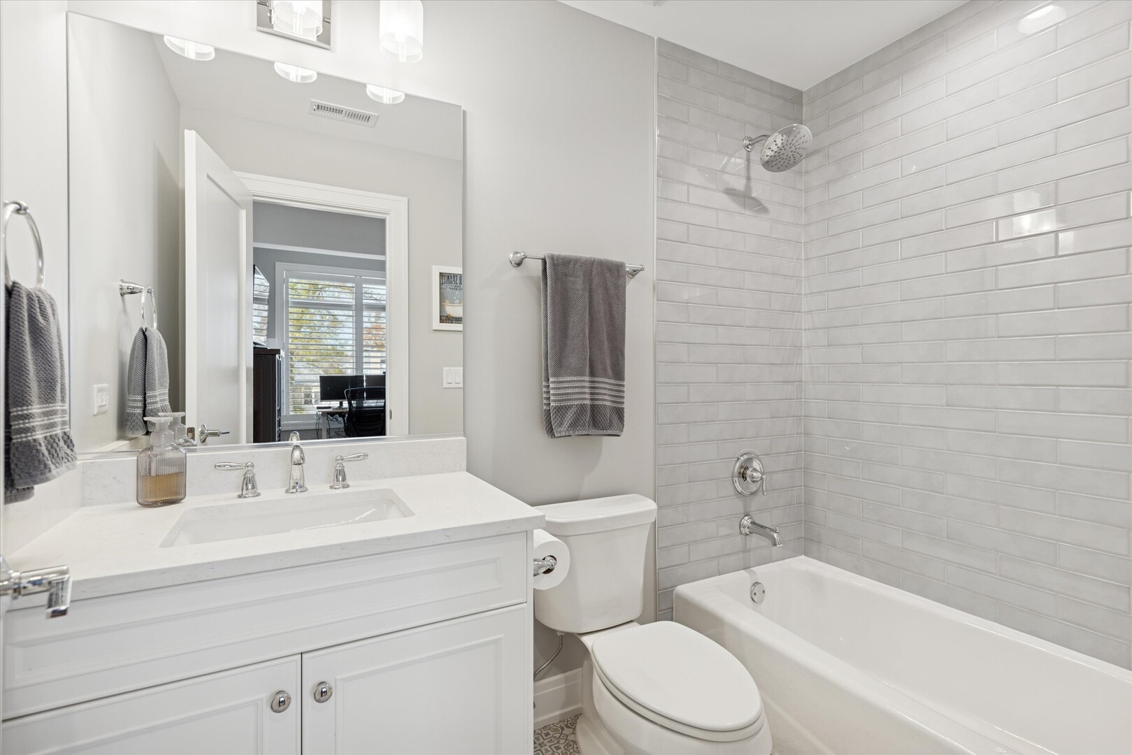 762 S Saylor Avenue, Elmhurst, IL 60126