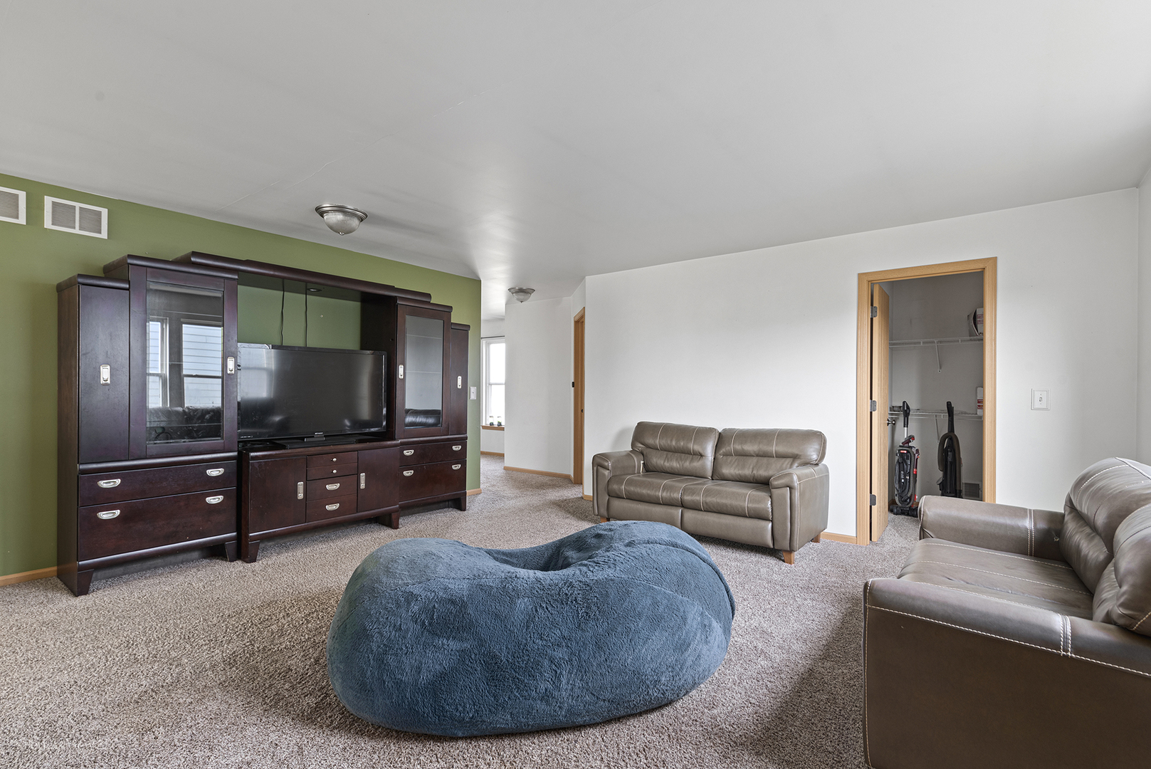 585 E Campbell Drive, Coal City, IL 60416