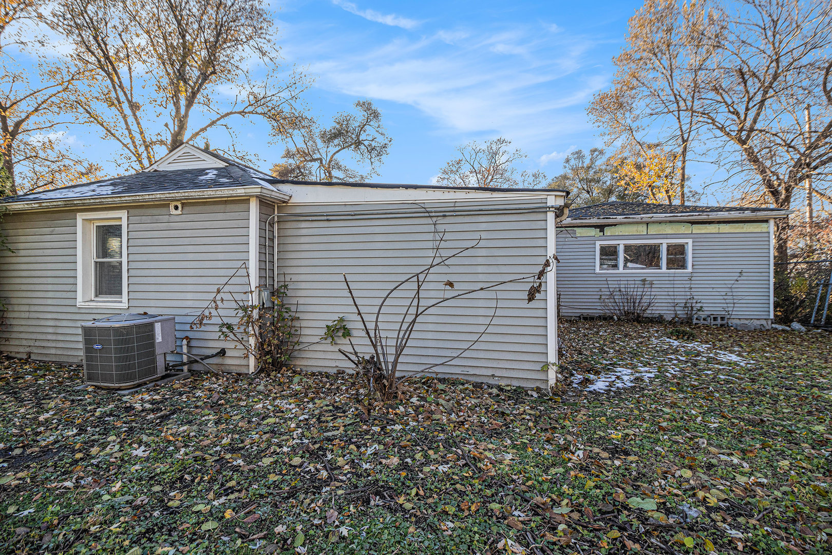 2036 THORNTON LANSING Road, Lansing, IL 60438