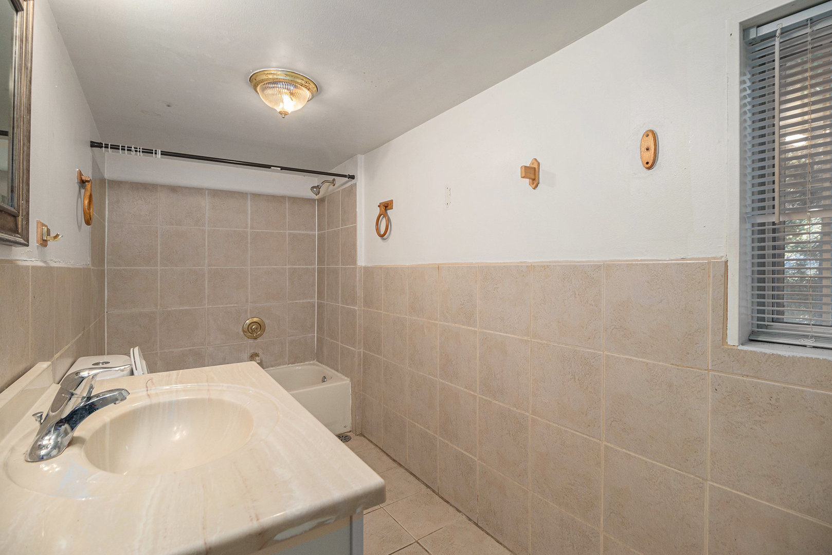 2036 THORNTON LANSING Road, Lansing, IL 60438