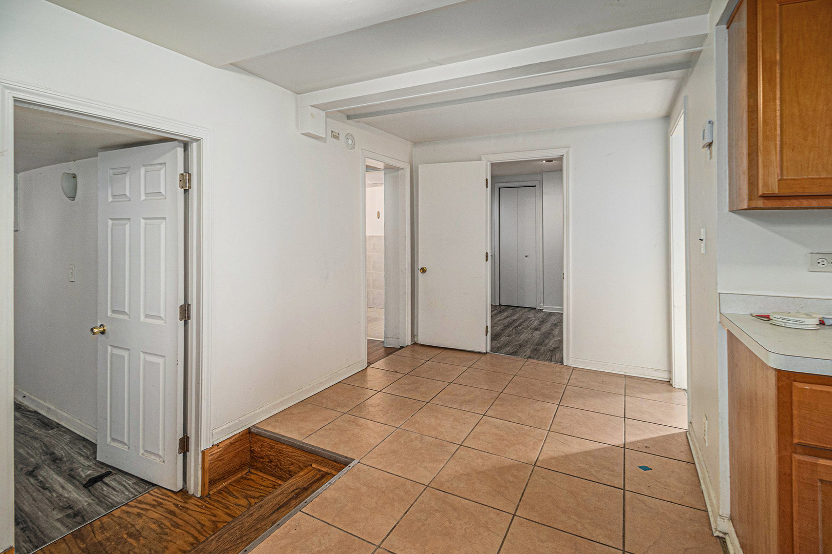 2036 THORNTON LANSING Road, Lansing, IL 60438