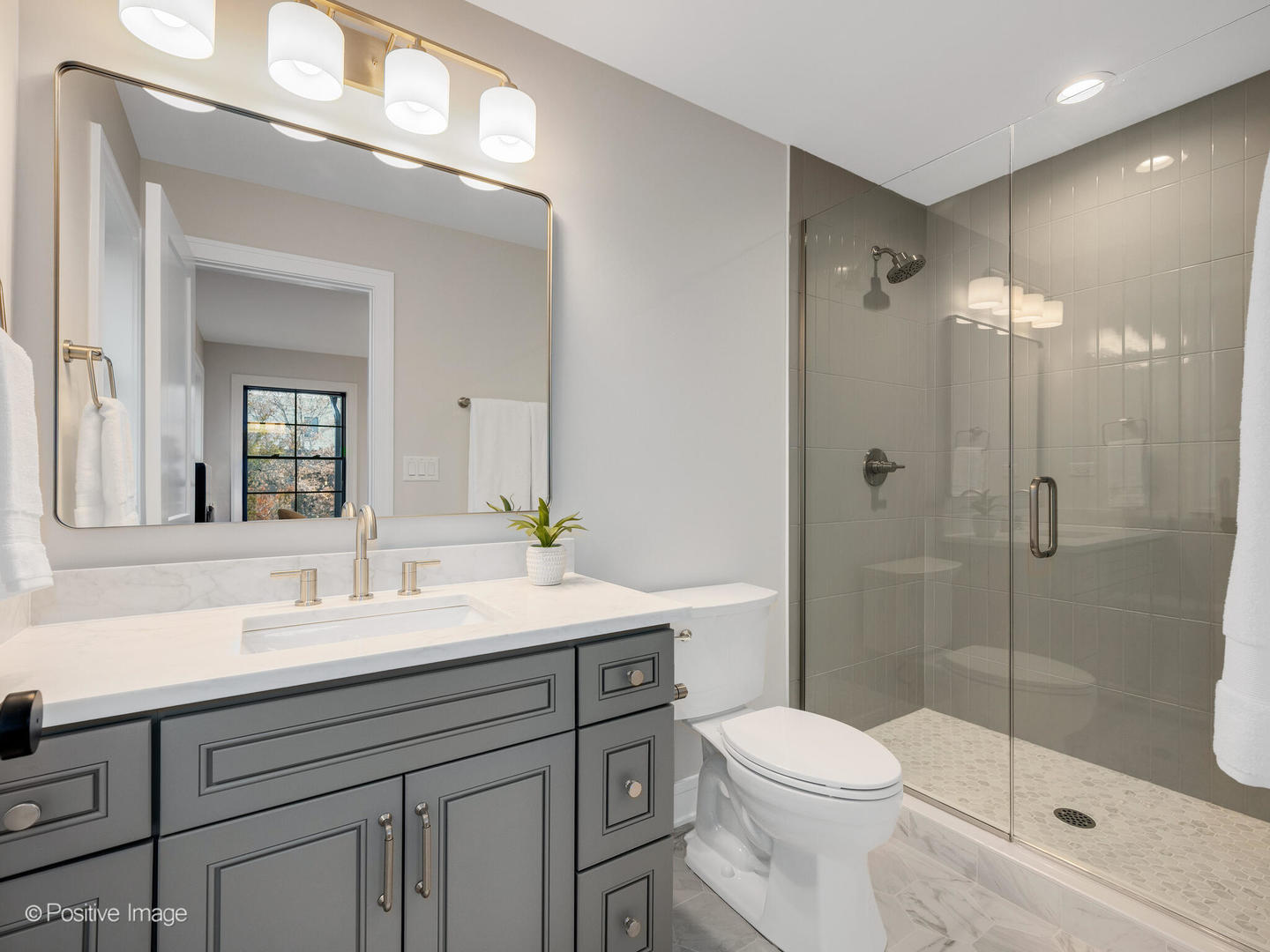 104 N Evergreen Avenue, Elmhurst, IL 60126