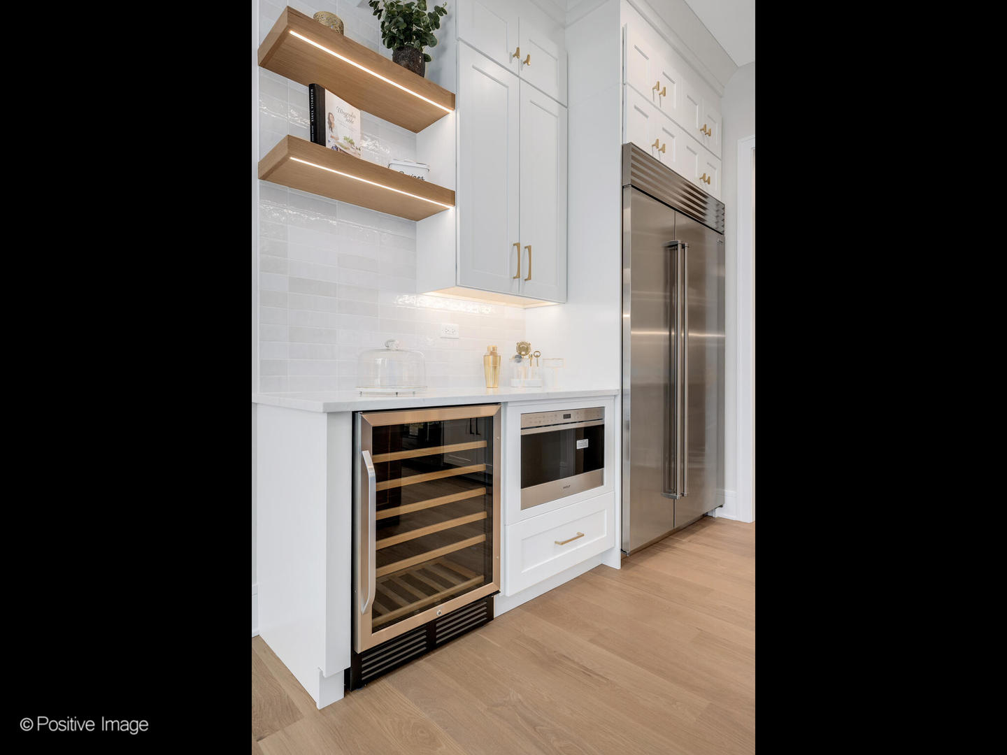 104 N Evergreen Avenue, Elmhurst, IL 60126