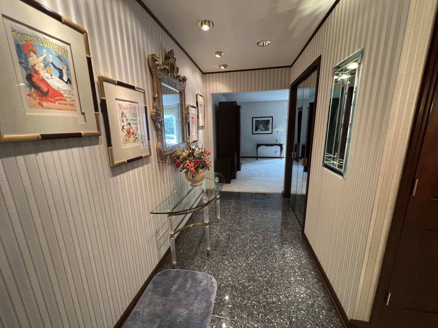 500 Thames Parkway #1F, Park Ridge, IL 60068