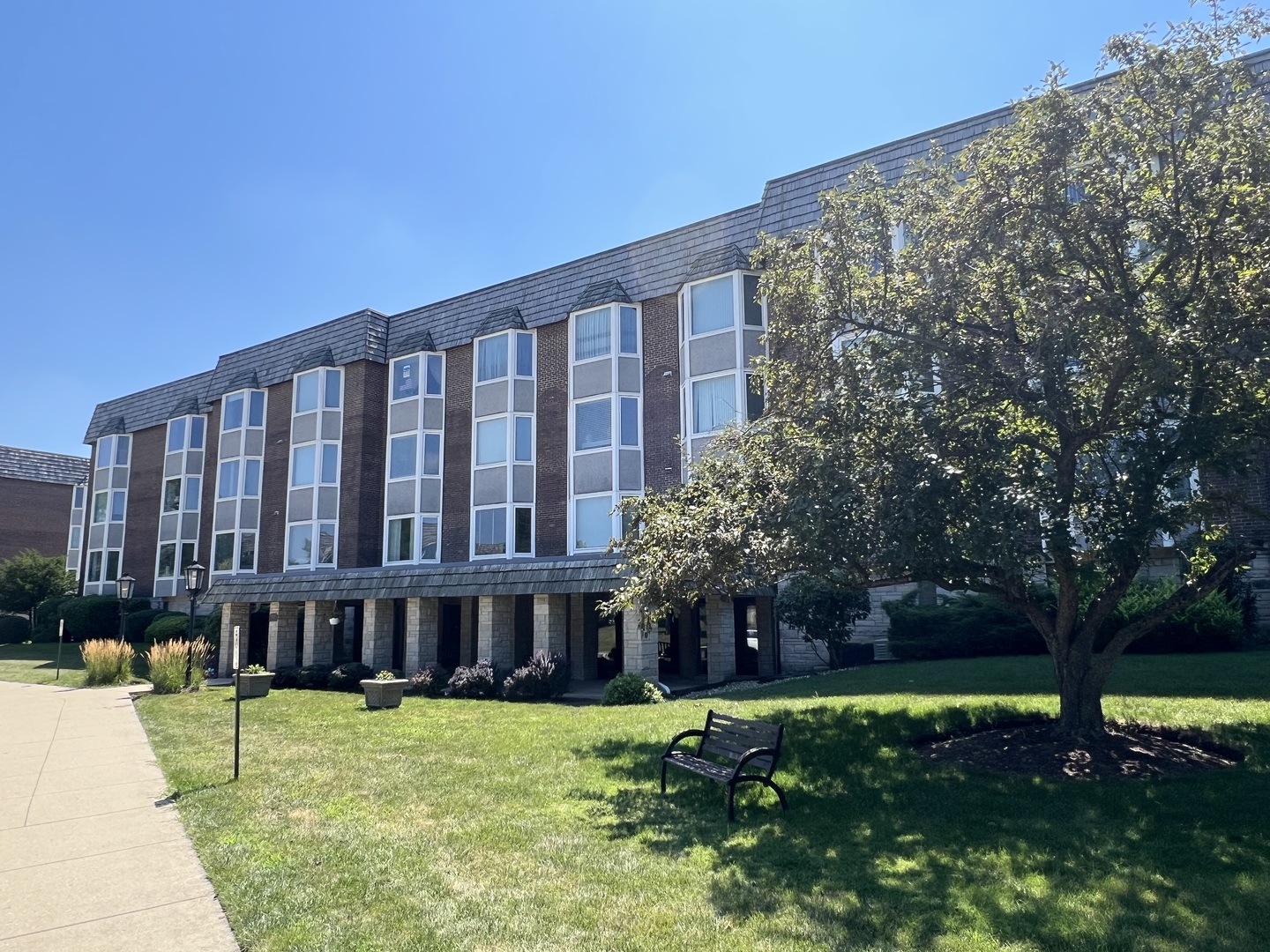 500 Thames Parkway #1F, Park Ridge, IL 60068