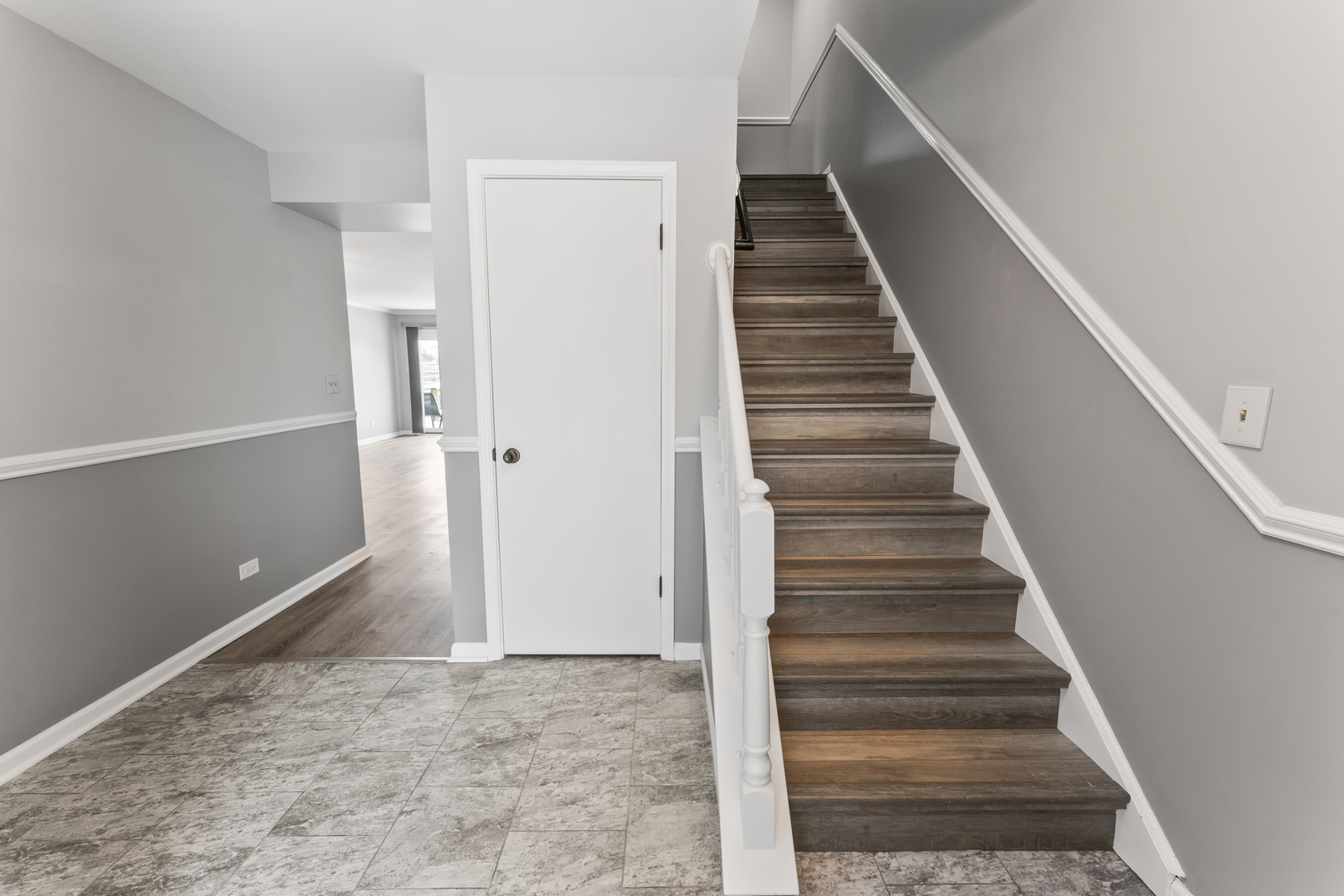 676 Rosner Drive, Roselle, IL 60172