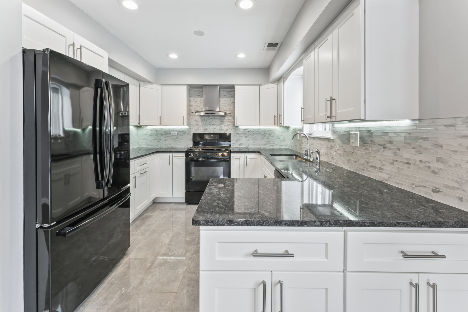 676 Rosner Drive, Roselle, IL 60172