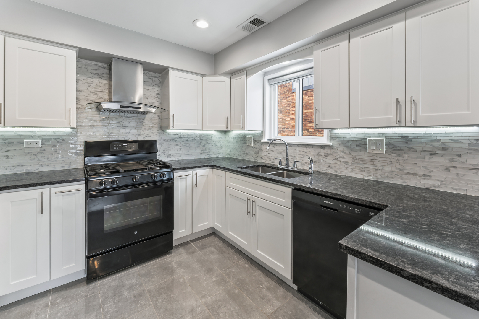 676 Rosner Drive, Roselle, IL 60172