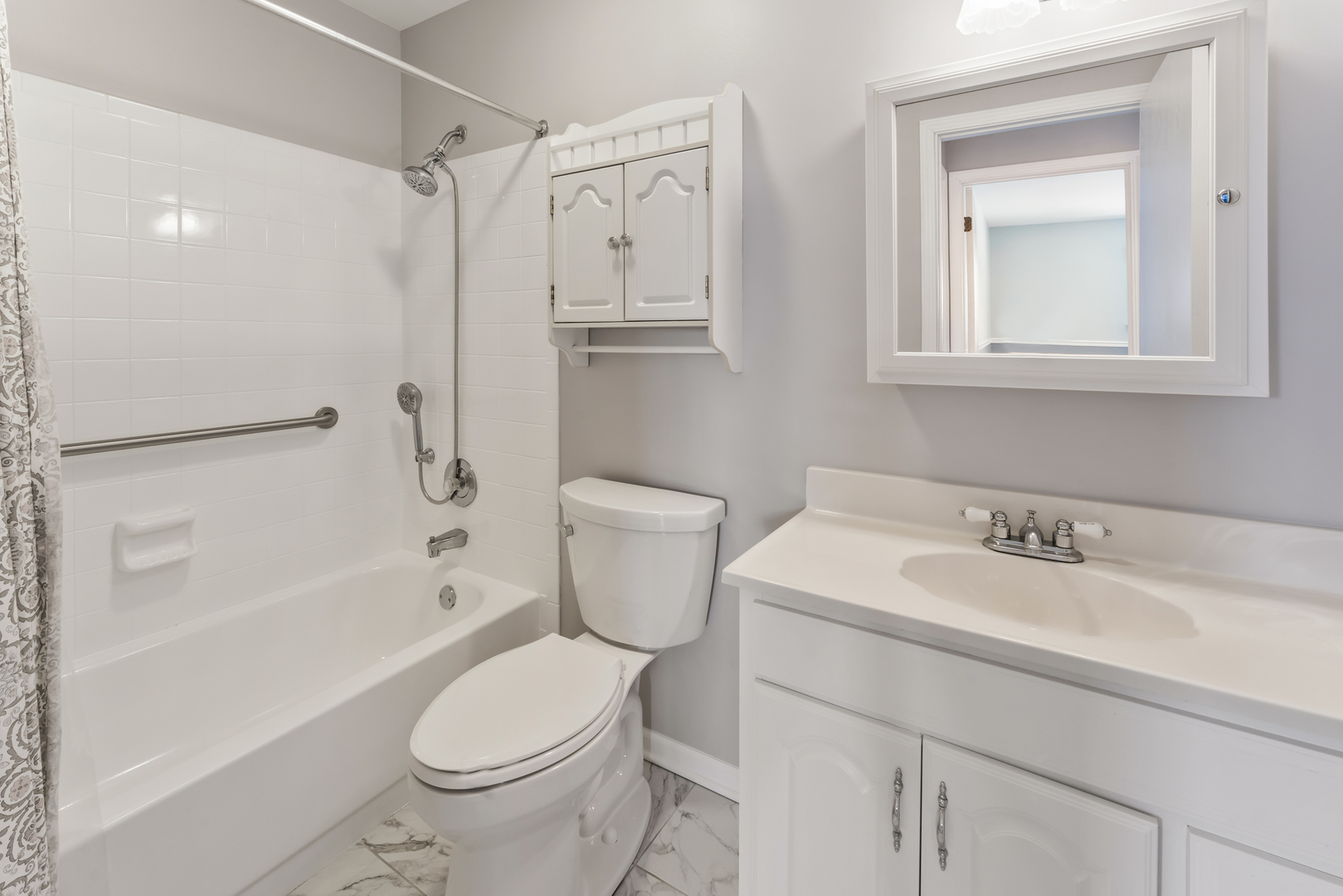 676 Rosner Drive, Roselle, IL 60172