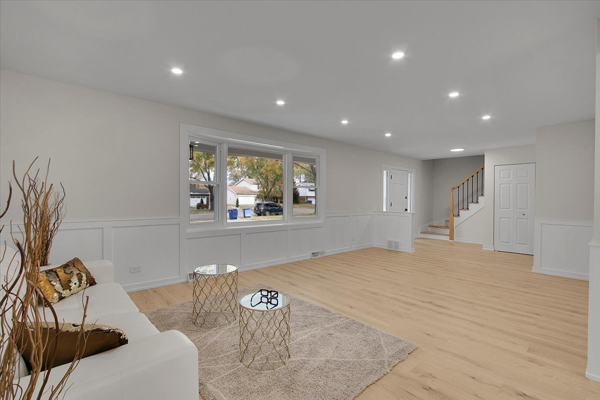 1109 71st Street, Darien, IL 60561