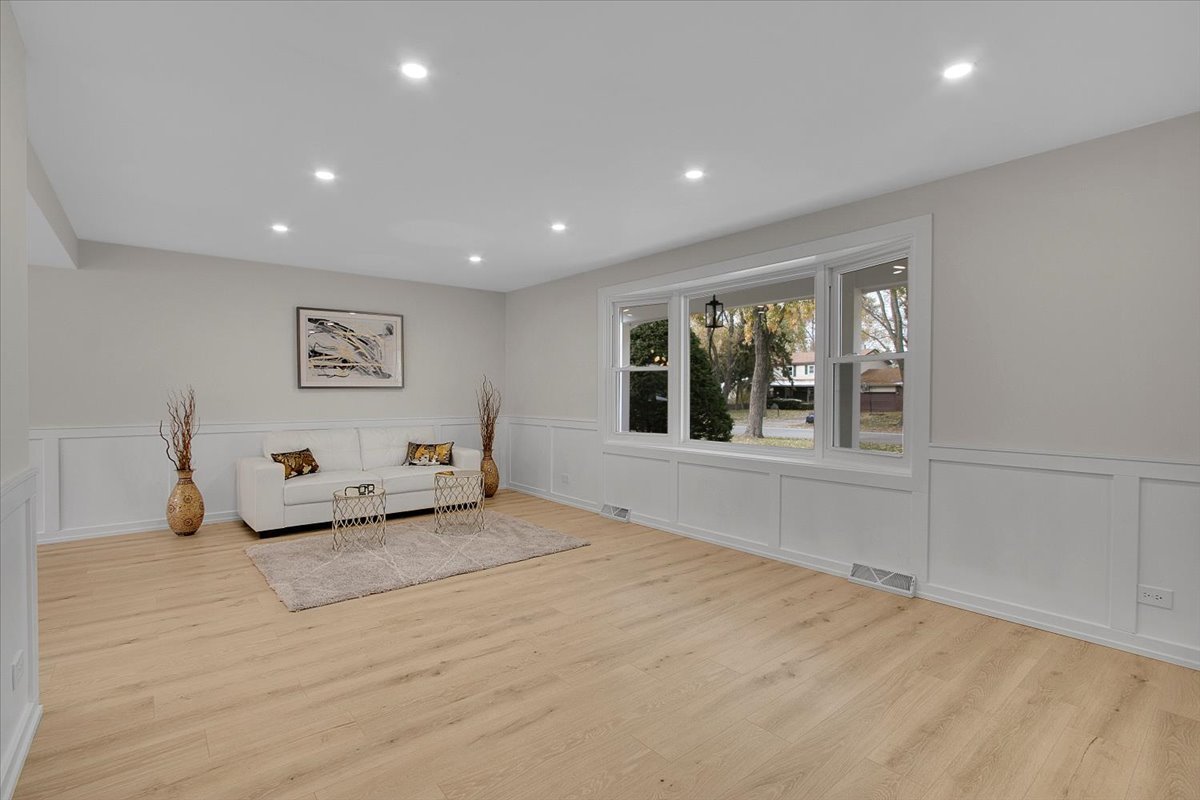 1109 71st Street, Darien, IL 60561