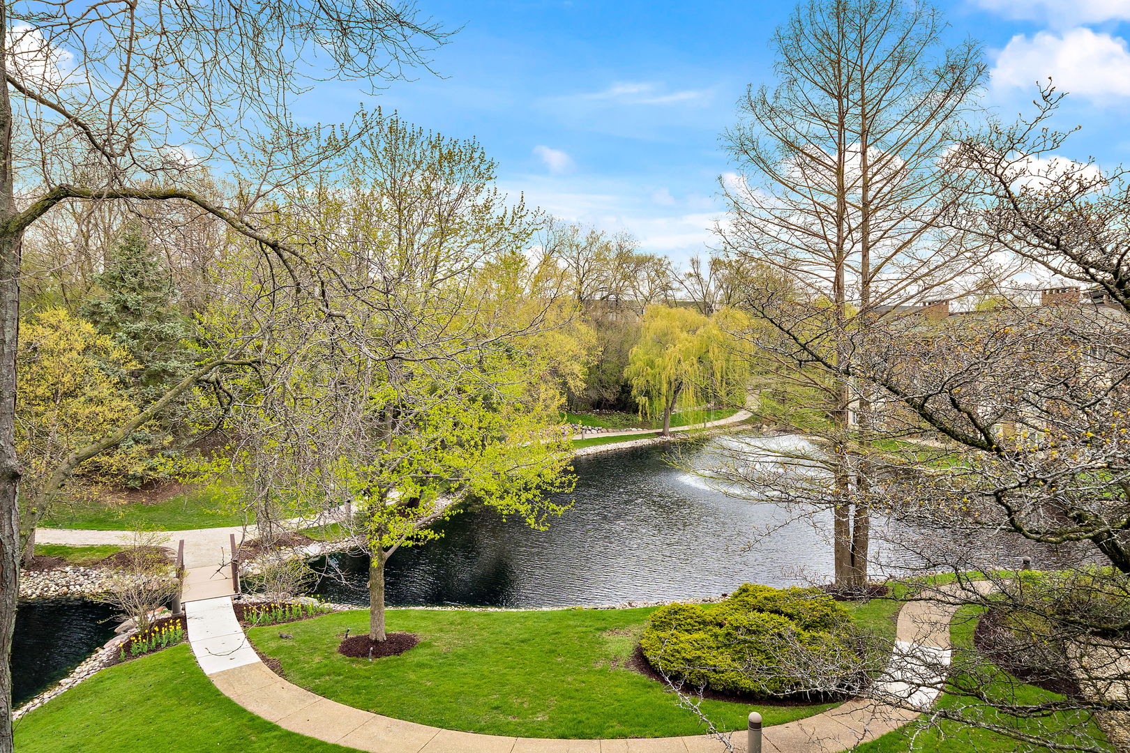 3 Oak Brook Club Drive #E207, Oak Brook, IL 60523