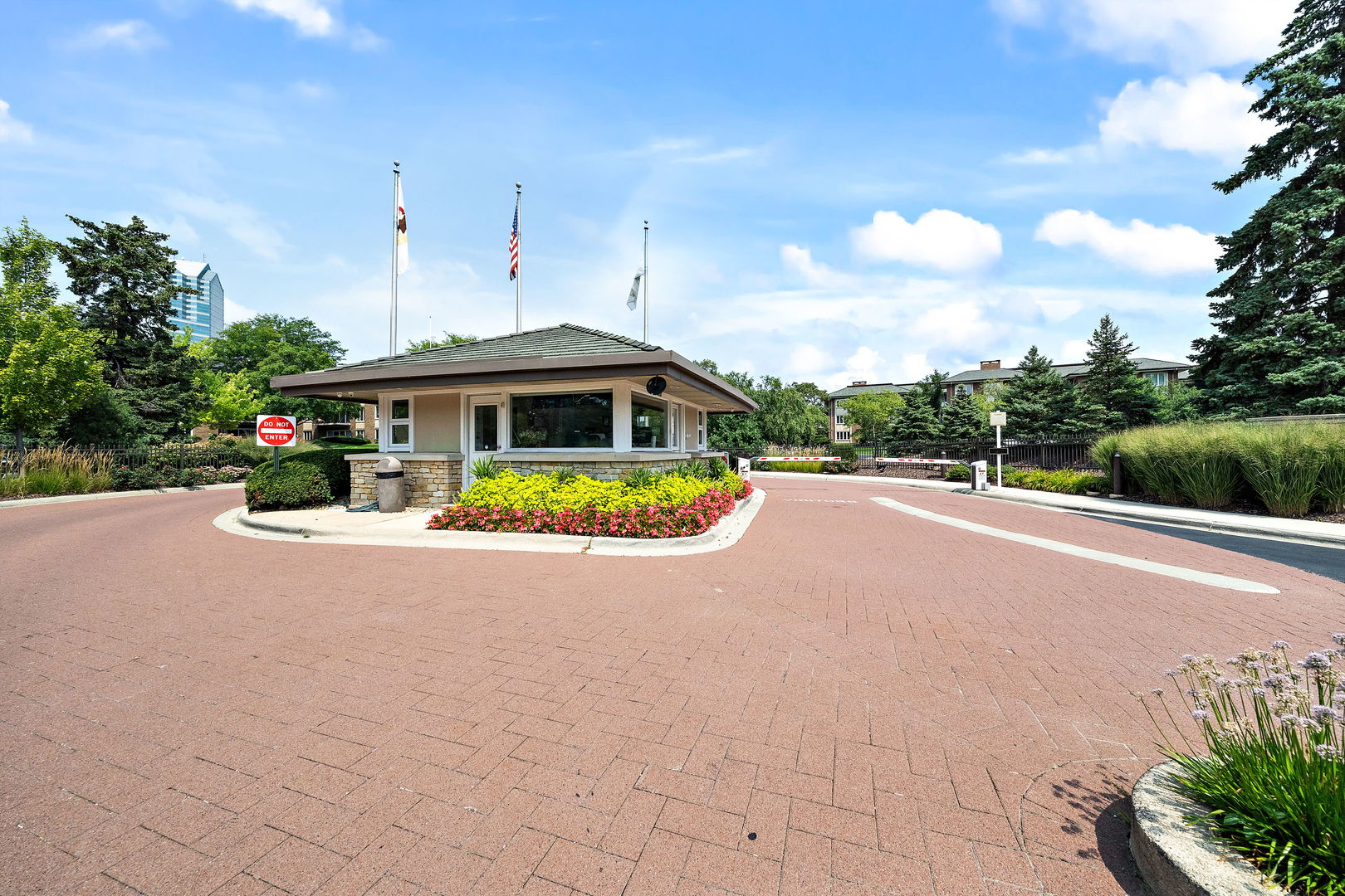 3 Oak Brook Club Drive #E207, Oak Brook, IL 60523