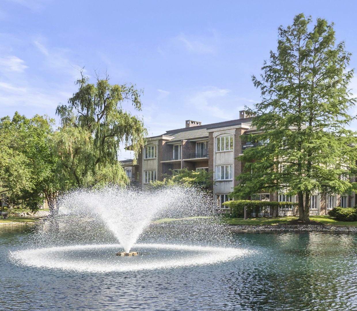 3 Oak Brook Club Drive #E207, Oak Brook, IL 60523