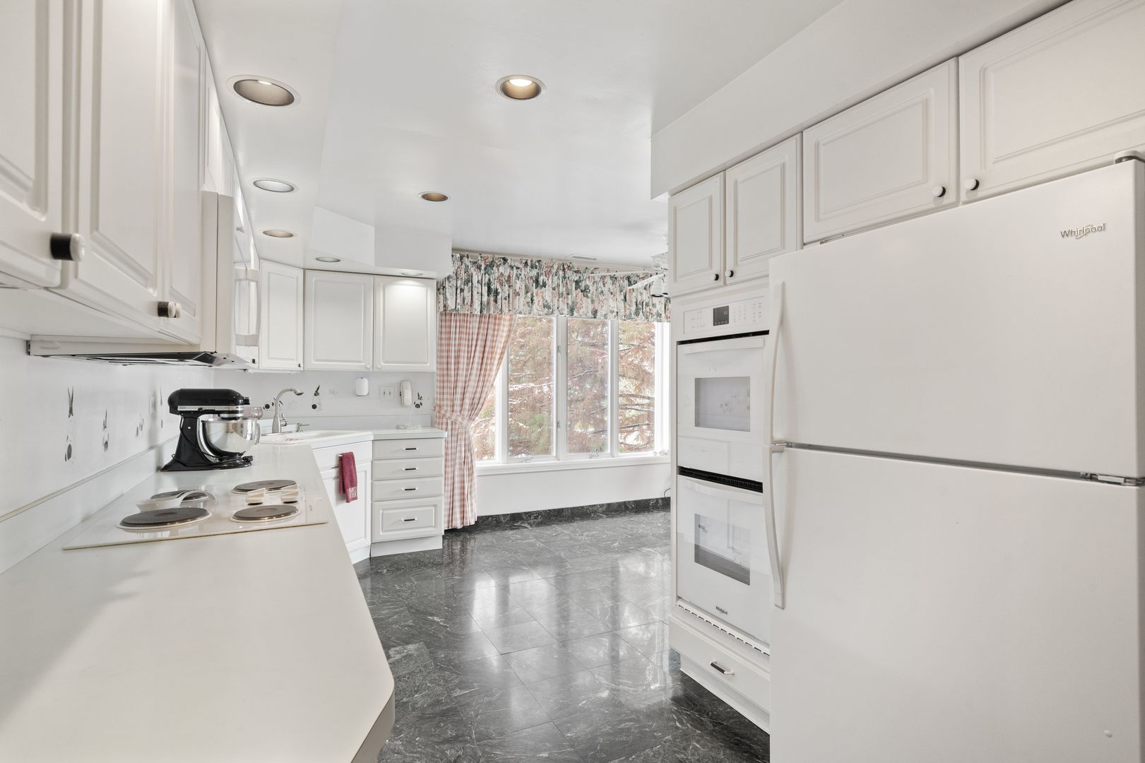 3 Oak Brook Club Drive #E207, Oak Brook, IL 60523