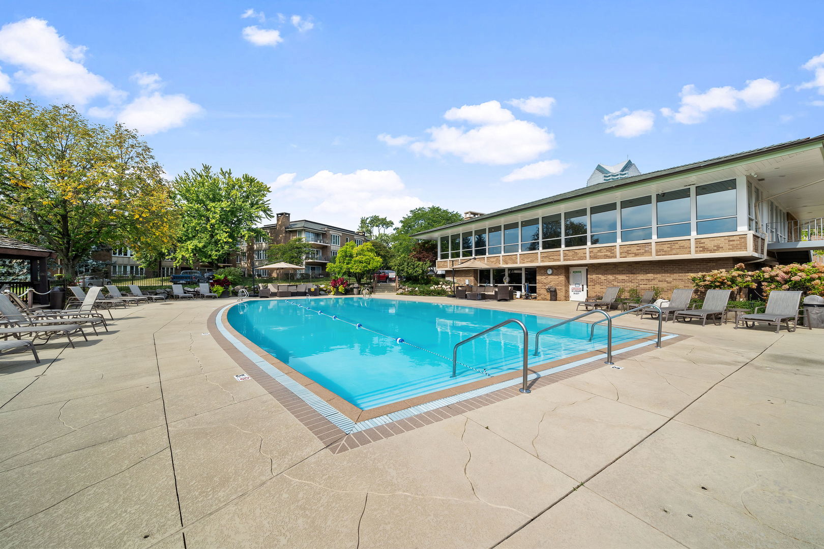 3 Oak Brook Club Drive #E207, Oak Brook, IL 60523