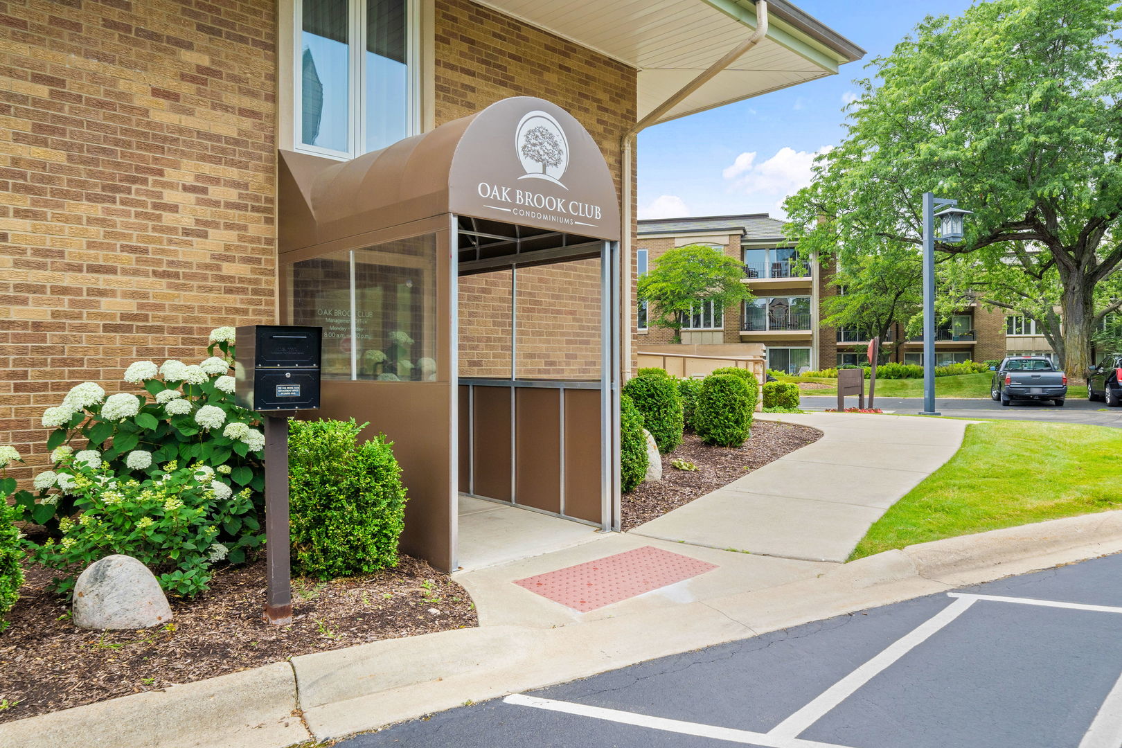 3 Oak Brook Club Drive #E207, Oak Brook, IL 60523