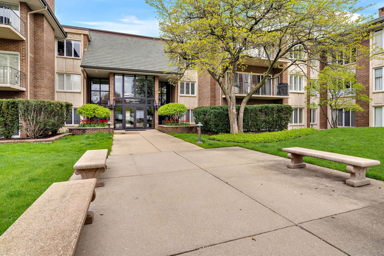 3 Oak Brook Club Drive #E207, Oak Brook, IL 60523