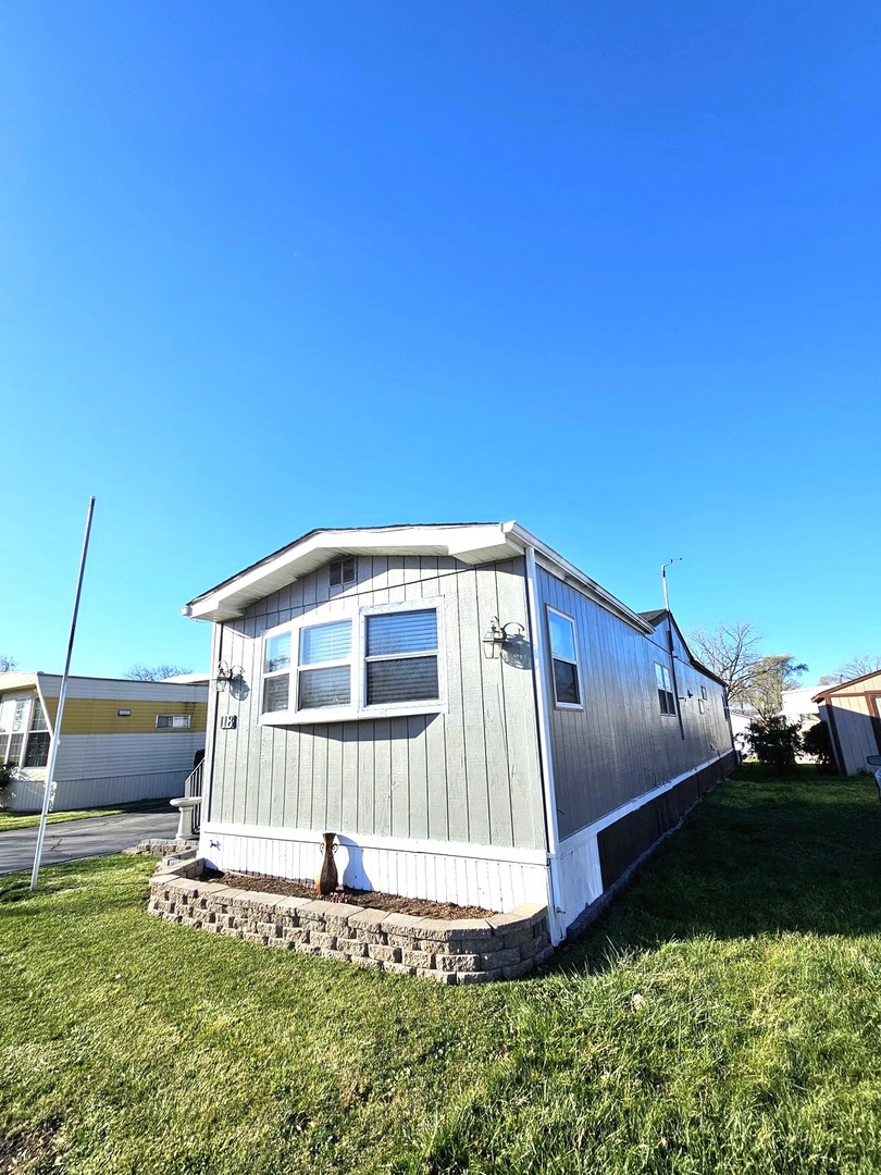 118 Nina Lane, Bartlett, IL 60103