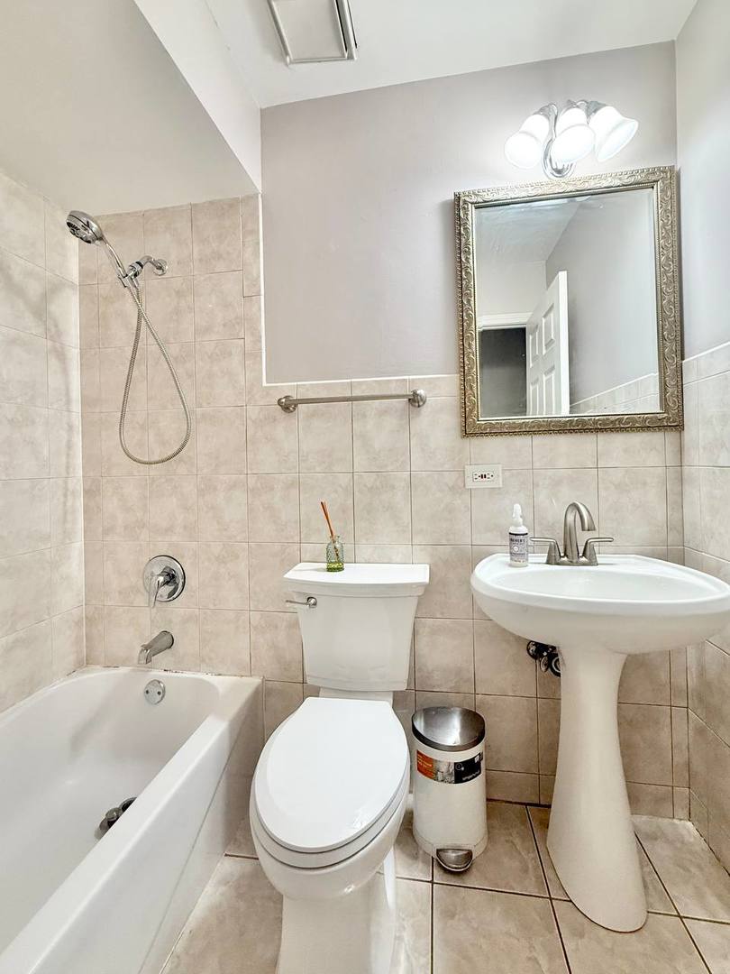 3 Catalpa Court, Woodridge, IL 60517