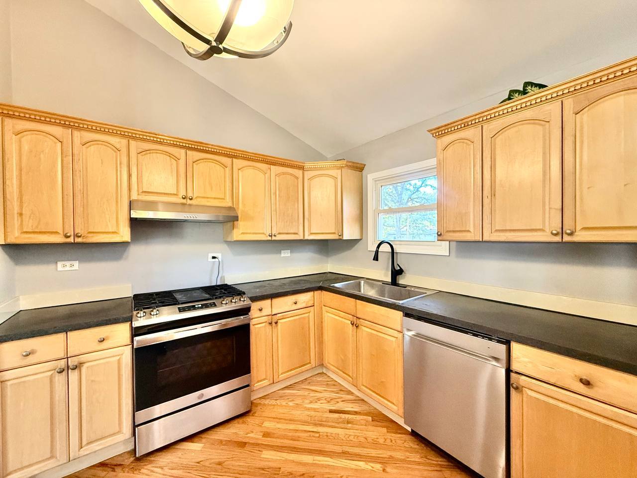 3 Catalpa Court, Woodridge, IL 60517