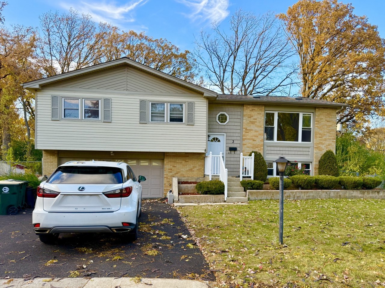 3 Catalpa Court, Woodridge, IL 60517