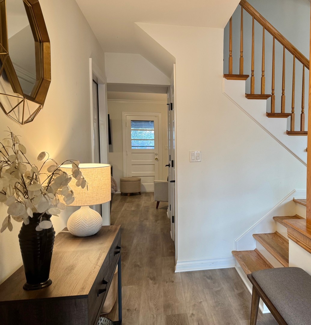 607 S Carol Lane, Mount Prospect, IL 60056