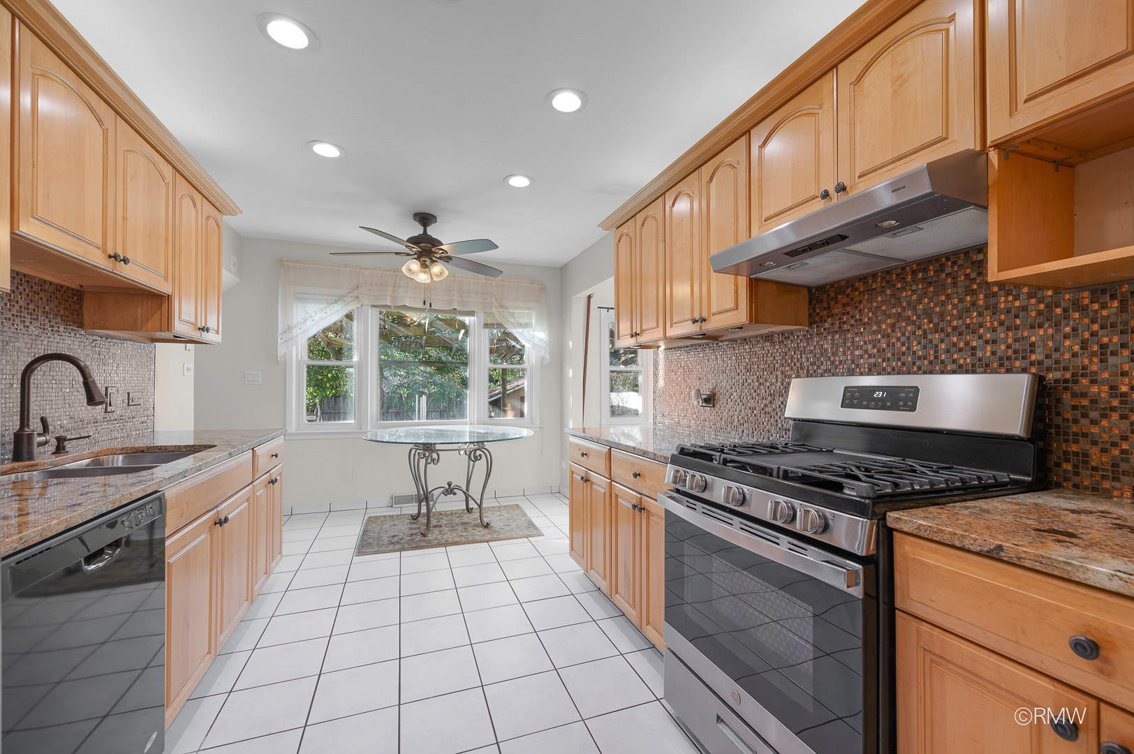 18 S Vista Avenue, Addison, IL 60101