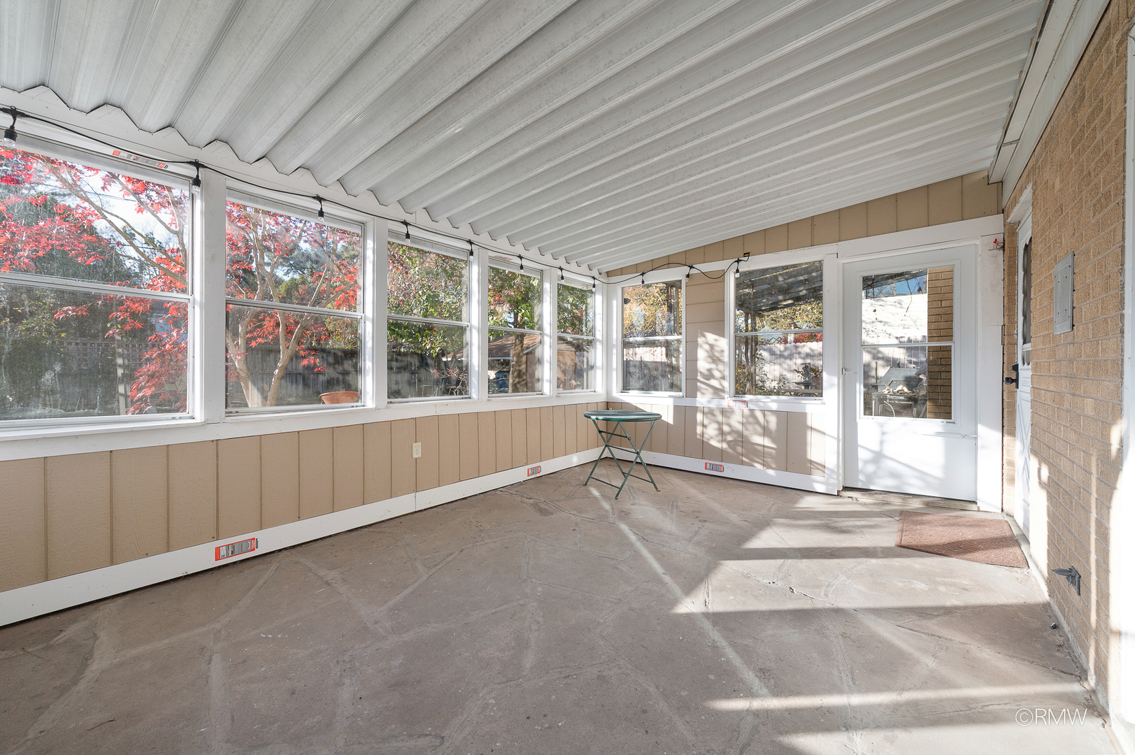 18 S Vista Avenue, Addison, IL 60101