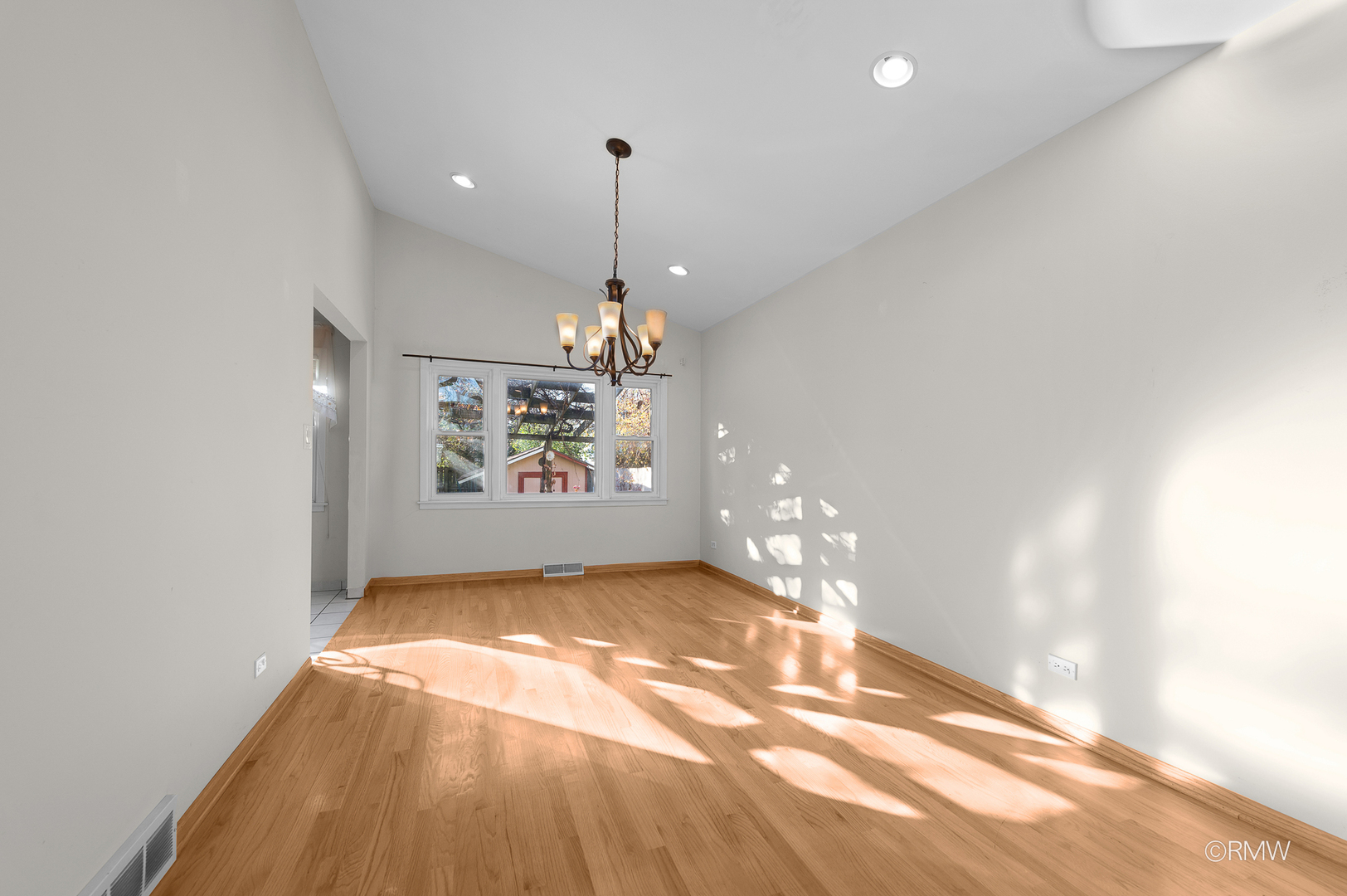 18 S Vista Avenue, Addison, IL 60101