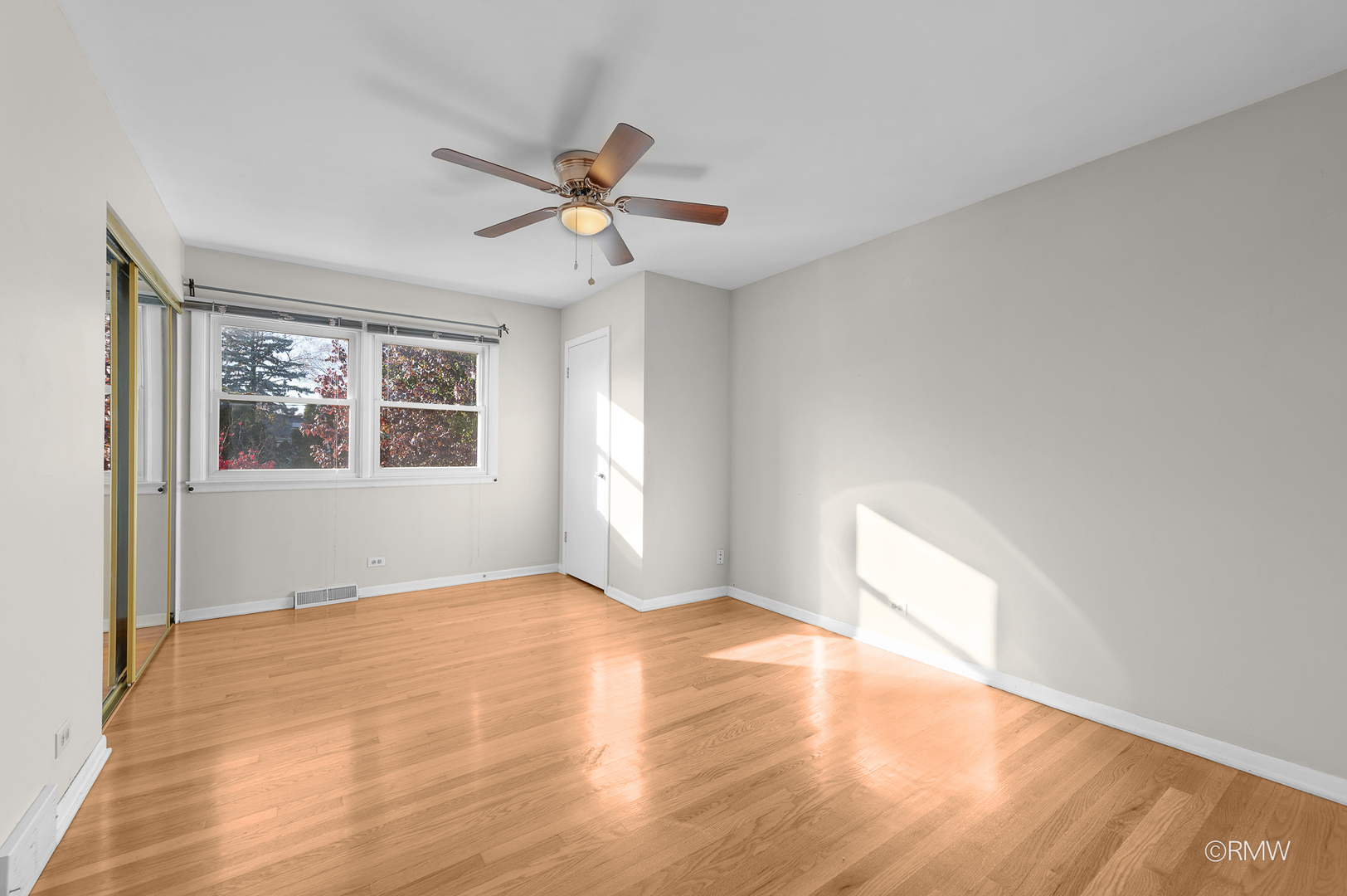 18 S Vista Avenue, Addison, IL 60101