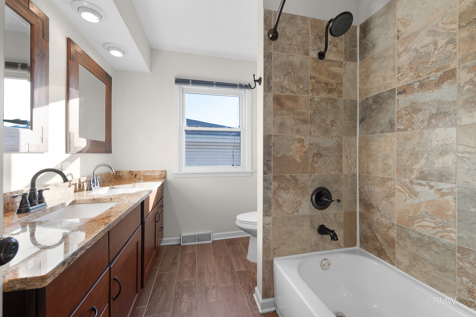 18 S Vista Avenue, Addison, IL 60101