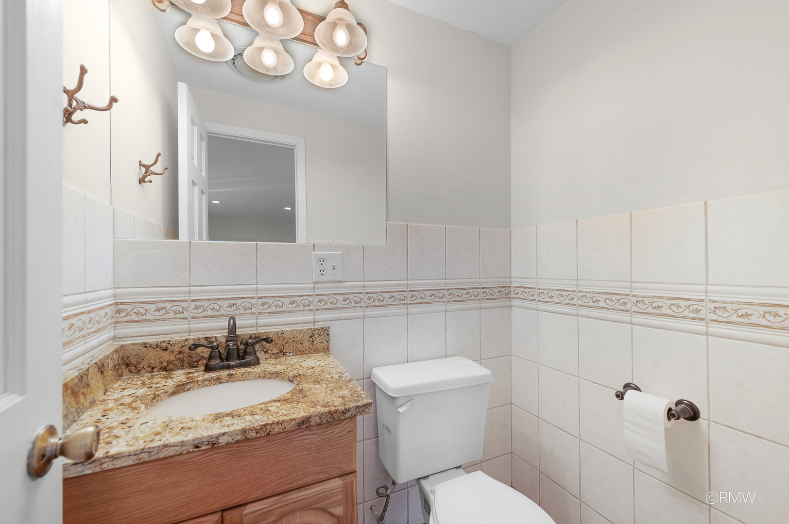 18 S Vista Avenue, Addison, IL 60101