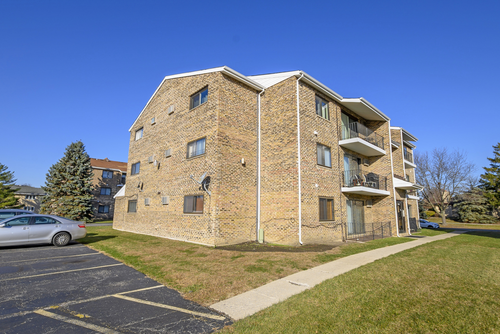 7335 W 157th Street #2B, Orland Park, IL 60462