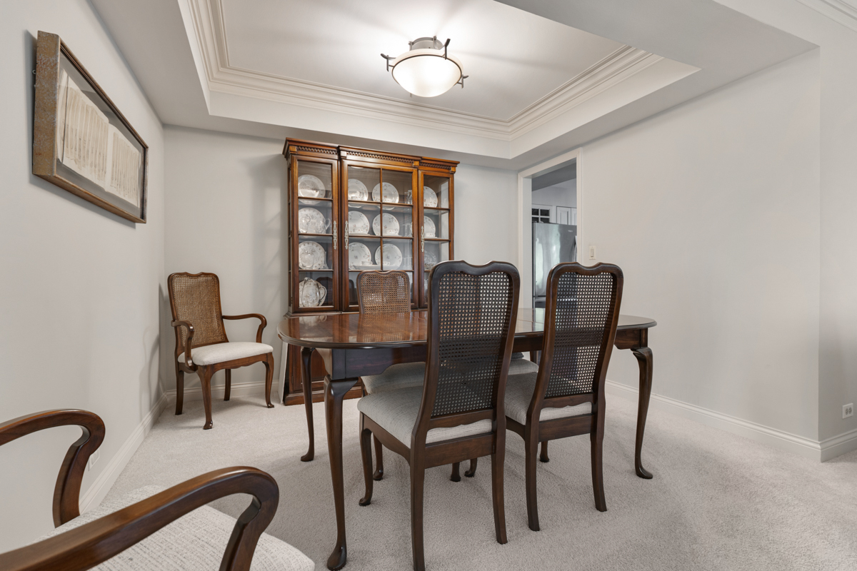 260 WELLINGTON Avenue, Elk Grove Village, IL 60007