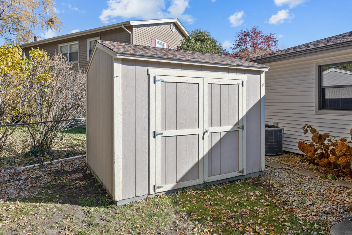 260 WELLINGTON Avenue, Elk Grove Village, IL 60007