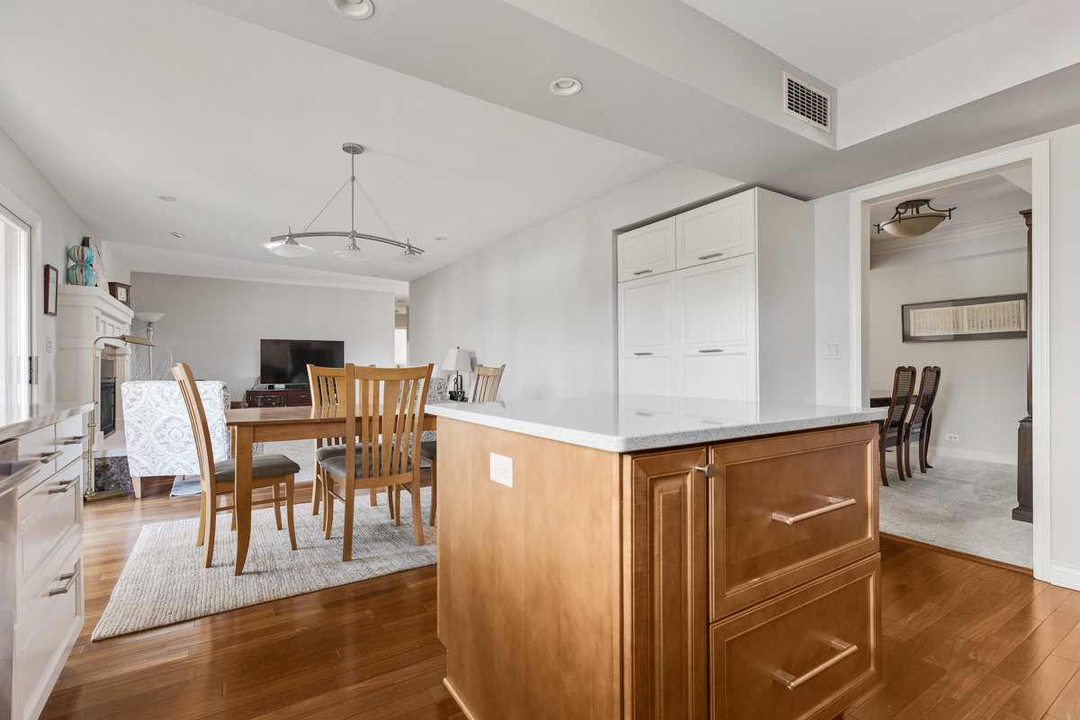 260 WELLINGTON Avenue, Elk Grove Village, IL 60007